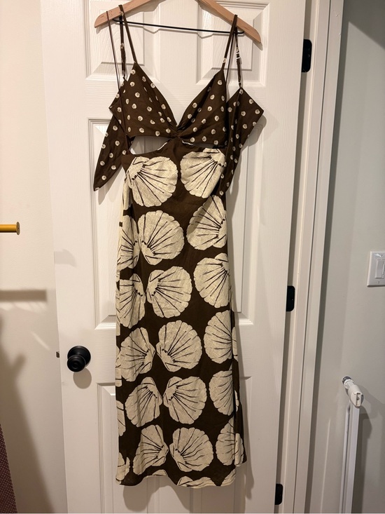 Abercrombie & Fitch Dresses & Skirts - NWT Abercrombie & Fitch Brown Shell-Print Maxi Dress
